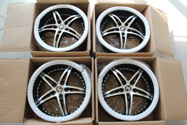 ฝากด้วยคับ ล้อขอบ18" ของใหม่ 5/120 กว้าง7.5 ออฟ 40 ราคาโดนใจ