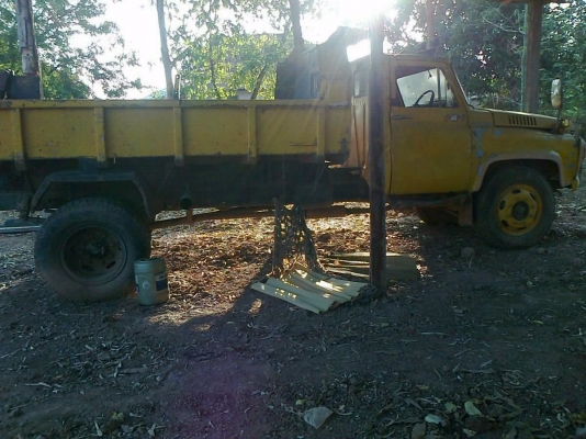 NISSAN UD 165 HP รถหกล้อดั๊มพ์หัวยาว กระบะดั๊มพ์เหล็ก 6 ตันยาว 4 เมตรสภาพดีไม่ผุ เครื่องแรงดีไม่เยิ้ม หัวเก๋งประตูเหล็กไม่มีผุสภาพดี ช่วงล่างใหญ่ยาง 9.00 ขอบ 20 สภาพดีพร้อมบรรทุกพร้อมใช้งาน เอกสารเล่มทะเบียนครบพร้อมโอน ราคาต่อรองได้ครับ