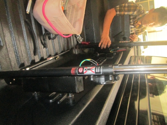 ขาย popup ไฟฟ้าใช้แล้วถอดจาก วีโก้ 4 ประตู ใช้งานได้ปกติ มีทั้งแบบคุมจากหน้ารถและกดเปิดที่ด้านหลัง  มีทุกสี ทุกยี้ห้อ อุปกรณ์ครบ ราคา 15,000 ครับ สนใจติต่อ tony:0858041415