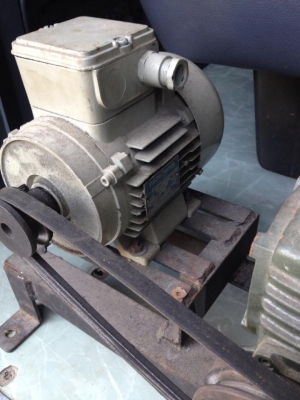 ********* ขายมอเตอร์ พร้อมเฟืองทด********* ********* ขายมอเตอร์ พร้อมเฟืองทด*********