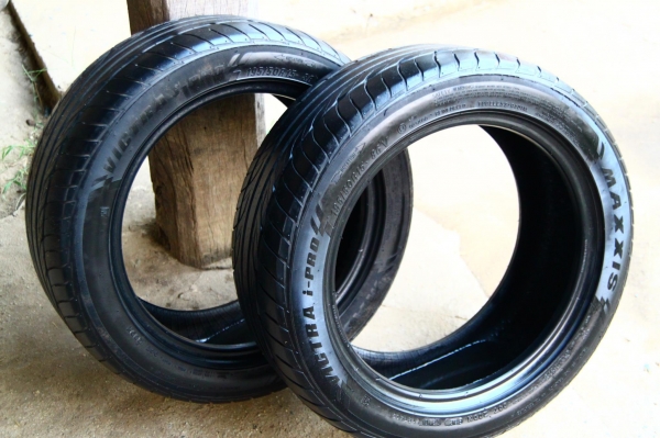 ขายยาง MAXXIS I PRO 195/50/15 ปี 12/10 สภาพเหมือนใหม่ ไม่มีปะ ดอกเต็มมี 2 เส้น ต่างจังหวัดส่งได้ (ค่าส่งออกเองนะครับ) ***ราคาเส้นละ 500 บาท ครับ *** ติดต่อหน่อง 0824538698 (บางทีโทรมาไม่รับหรือไม่ติดต้องขอโทดด้วยนะครับอยู่ที่บริษัตสัญญานไม่ดี)