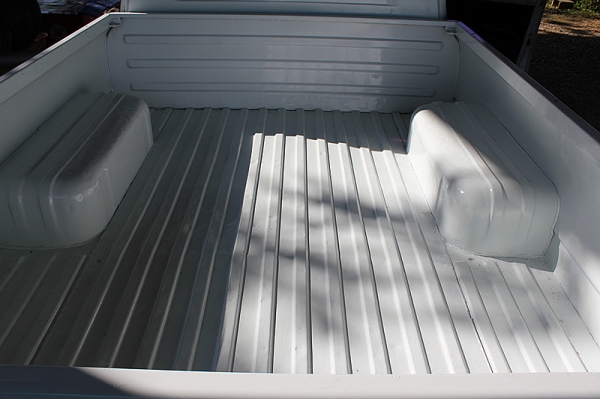 มาสด้าสีขาว  เครื่อง  1300    4  เกียร์ครับ