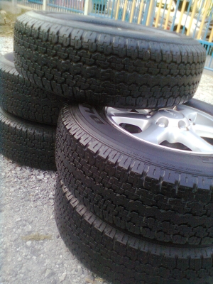 ปรับราคาใหม่ขายยางพร้อมแม็ก อีซูซู 6 รู ขอบ 16 ยางบริสโตร 245/70R16 ยางปี 07 สวยๆ 1ชุด แถมอะไหล่ 1 เส้น  รวม 5 เส้น