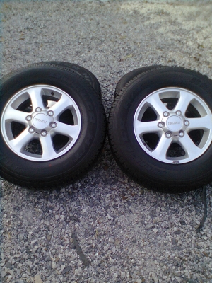 ปรับราคาใหม่ขายยางพร้อมแม็ก อีซูซู 6 รู ขอบ 16 ยางบริสโตร 245/70R16 ยางปี 07 สวยๆ 1ชุด แถมอะไหล่ 1 เส้น  รวม 5 เส้น