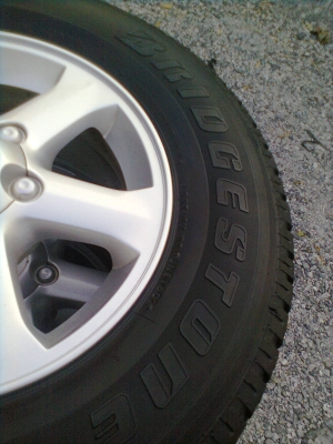 ปรับราคาใหม่ขายยางพร้อมแม็ก อีซูซู 6 รู ขอบ 16 ยางบริสโตร 245/70R16 ยางปี 07 สวยๆ 1ชุด แถมอะไหล่ 1 เส้น  รวม 5 เส้น