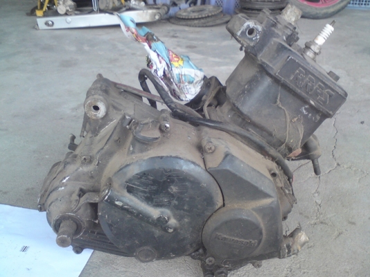 ขายเครื่องยนต์ Kawasaki AR125 เครื่องสมบูรณ์ มีเล่มครับ สตาทลง พึ่งคว้านมา ขาย 1400 บาท อยู่ จ.กำแพงเพชรครับ โทร 0875731171