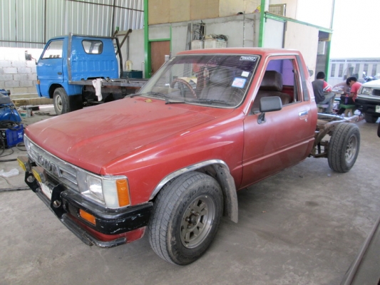 รับติดตั้งประกอบดั้มพ์  รถ 6 ล้อ 10 ล้อ รถปิ๊กอัฟ ติดตั้งเครน  ราคากันเอง ต่อเร็ว รับรองความแข็งแรงโดยวิศวกร