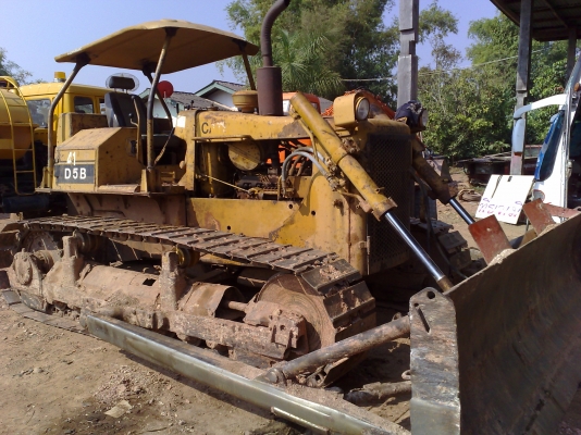 ขายรถแทรกเตอร์ CAT D5B เกียร์ตัดสภาพพร้อมใช้เอกสารใบชื้อขายเครื่องดีเกียร์ดี