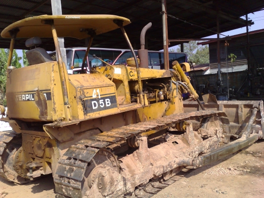 ขายรถแทรกเตอร์ CAT D5B เกียร์ตัดสภาพพร้อมใช้เอกสารใบชื้อขายเครื่องดีเกียร์ดี