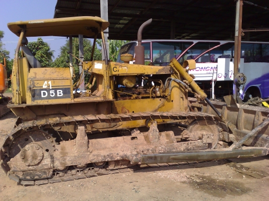 ขายรถแทรกเตอร์ CAT D5B เกียร์ตัดสภาพพร้อมใช้เอกสารใบชื้อขายเครื่องดีเกียร์ดี