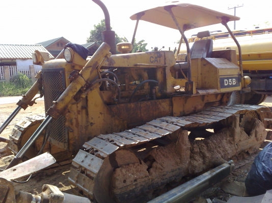 ขายรถแทรกเตอร์ CAT D5B เกียร์ตัดสภาพพร้อมใช้เอกสารใบชื้อขายเครื่องดีเกียร์ดี