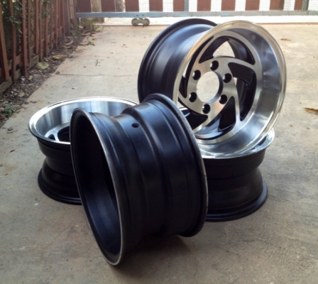 ขายล้อ 15x8 ออฟ-30 6 รู ลายใบพัด ออฟลึกๆ หล่อๆ 6900 ครับ