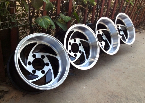 ขายล้อ 15x8 ออฟ-30 6 รู ลายใบพัด ออฟลึกๆ หล่อๆ 6900 ครับ