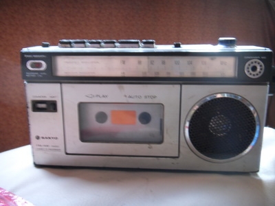 ขายวิทยุSONYและSANYOโบราณ ใช้งานได้ สภาพสมบูณร์แบบ ขายวิทยุSONYและSANYOโบราณ ใช้งานได้ สภาพสมบูณร์แบบ