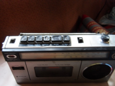 ขายวิทยุSONYและSANYOโบราณ ใช้งานได้ สภาพสมบูณร์แบบ ขายวิทยุSONYและSANYOโบราณ ใช้งานได้ สภาพสมบูณร์แบบ