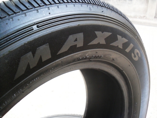 ขายยางmaxsis หน้า235/60/17 สวยๆกลางปี10 1คู่