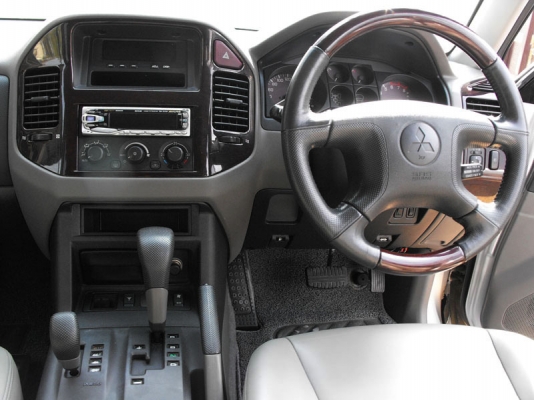 MITSUBISHI PAJERO 3.5 GDI ปี2002{รุ่นTOPสุดครับ}