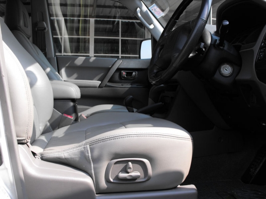 MITSUBISHI PAJERO 3.5 GDI ปี2002{รุ่นTOPสุดครับ}