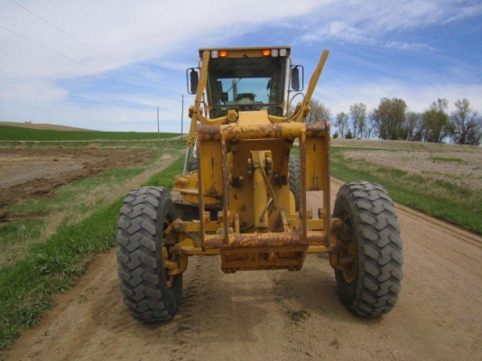 ขายรถเกรด Caterpillar   140H พร้อมใช้งานได้เลยค่ะ สนใจโทร 082-3420501 เจี๊ยบค่ะ