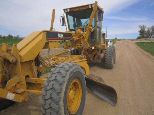 ขายรถเกรด Caterpillar   140H พร้อมใช้งานได้เลยค่ะ สนใจโทร 082-3420501 เจี๊ยบค่ะ