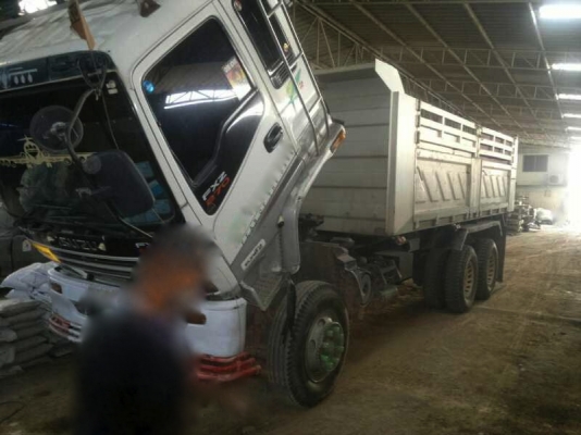 รถอิซูซุ 10 ล้อดั๊ม 270 แรงม้า ปี 47 ยูโรทู ( ขายแม่ลูก ) สนใจติดต่อ 081 - 6079515 รถอิซูซุ 10 ล้อดั๊ม 270 แรงม้า ปี 47 ยูโรทู ( ขายแม่ลูก ) สนใจติดต่อ 081 - 6079515