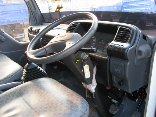 ขาย 6 ล้อ อีซูซุ NKR 130 แรง ยาว 4.30  ม. ปี 2007 สภาพเดิม ๆ สวยจัดกว่า 90\% เครื่องแน่น คัสซีสวยกิ๊ป สนใจชมรถก่อนได้ครับ