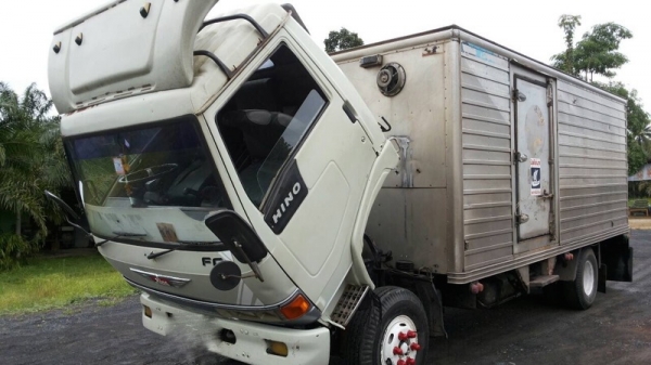 รถฮีโน่ 6 ล้อ ตู้แห้ง FC2W 120 แรงม้า. ปี 37 สนใจติดต่อ 081 - 6079515 รถฮีโน่ 6 ล้อ ตู้แห้ง FC2W 120 แรงม้า. ปี 37 สนใจติดต่อ 081 - 6079515