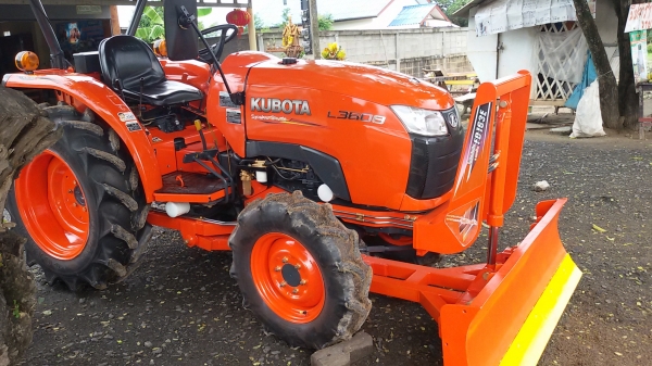 ปัญญาแทรคเตอร์มาแล้ว... คูโบต้า L3608 พร้อมใบมีดคานล่างFD163F โรตาลี่ตราช้าง พร้อมส่งทั่วไทยครับ จัดส่ง อ.คลองลาน จ.กำแพงเพชร