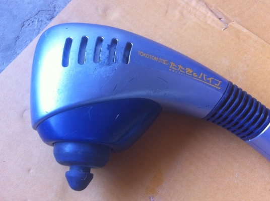 เครื่องนวด OMRON แบบทุบตามจุดต่างของร่างกายปรับช้าเร็ว