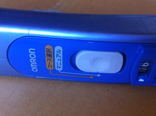 เครื่องนวด OMRON แบบทุบตามจุดต่างของร่างกายปรับช้าเร็ว