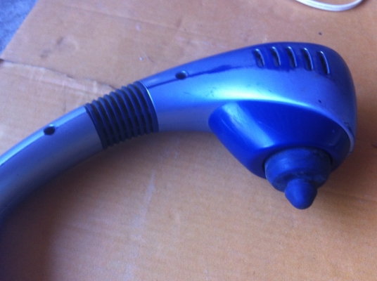 เครื่องนวด OMRON แบบทุบตามจุดต่างของร่างกายปรับช้าเร็ว