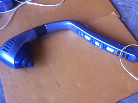 เครื่องนวด OMRON แบบทุบตามจุดต่างของร่างกายปรับช้าเร็ว