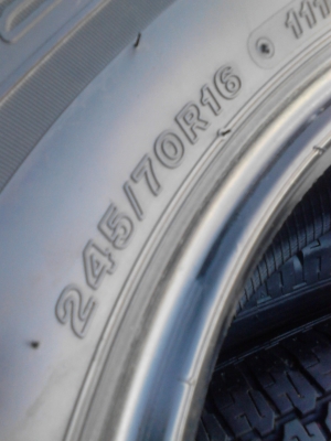 245/70R16 BRIDGESTONE DUELER H/T 689  ชุด 4 เส้น ไม่มีปะทุกเส้น ใช้งานน้อย ดอกเต็มแบบยางใหม่ทุกเส้น TEL.081-427-3941