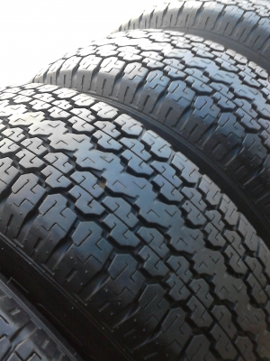 245/70R16 BRIDGESTONE DUELER H/T 689  ชุด 4 เส้น ไม่มีปะทุกเส้น ใช้งานน้อย ดอกเต็มแบบยางใหม่ทุกเส้น TEL.081-427-3941