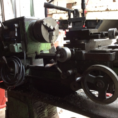 ขายเครื่องกลึง 4 ฟุต (ต้าชิง)TS 45 ไฟบ้าน เกียร์บล็อค ไม่มีแท่นยันศูนย์ ราคาเครื่องละ  38,000 บาท