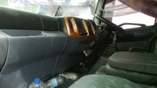 รถฮีโน่ 6 ล้อ ตู้เย็น 260 แรงม้า. ปี 49 สนใจติดต่อ 081 - 6079515 รถฮีโน่ 6 ล้อ ตู้เย็น 260 แรงม้า. ปี 49 สนใจติดต่อ 081 - 6079515