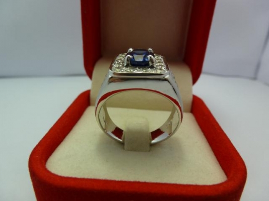 แหวนเงินแท้พลอยไพลินสังเคราะห์