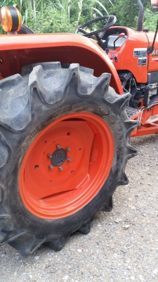 ขายรถไถคูโบต้า KUBOTA  L 4708 (4WD)  2 เพลา  สีเดิมๆจากโรงงาน