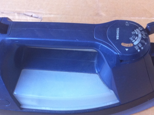 เตารีดไอน้ำ T-FALและ TOSHIBA ตัวใหญ่ได้มาจากญี่ปุ่น ใช้งานไอน้ำเพื่อให้รีดง่ายขึ้น