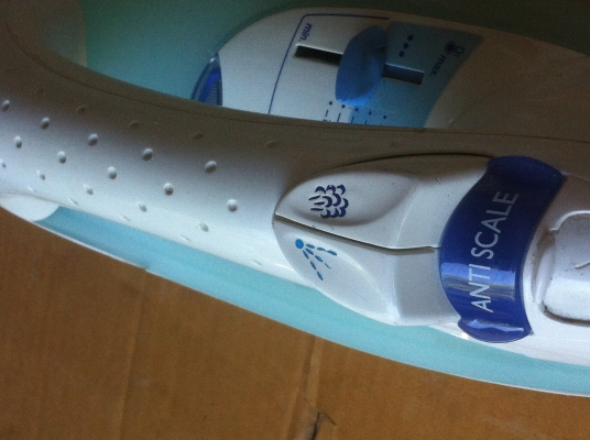 เตารีดไอน้ำ T-FALและ TOSHIBA ตัวใหญ่ได้มาจากญี่ปุ่น ใช้งานไอน้ำเพื่อให้รีดง่ายขึ้น