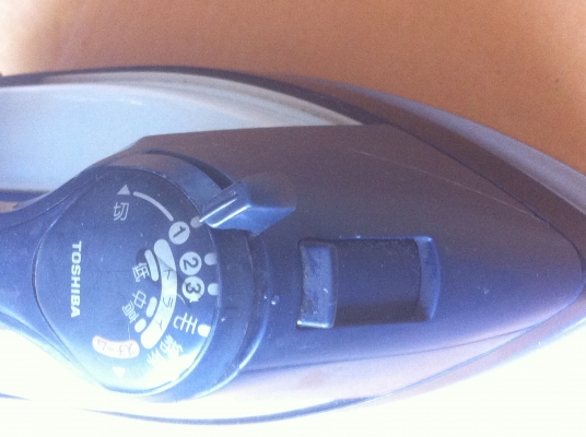 เตารีดไอน้ำ T-FALและ TOSHIBA ตัวใหญ่ได้มาจากญี่ปุ่น ใช้งานไอน้ำเพื่อให้รีดง่ายขึ้น