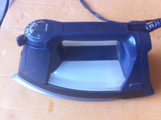 เตารีดไอน้ำ T-FALและ TOSHIBA ตัวใหญ่ได้มาจากญี่ปุ่น ใช้งานไอน้ำเพื่อให้รีดง่ายขึ้น