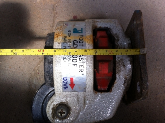 ล้อยี้ห้อ FOOT MASTER ขนาดเฉพาะตัวล้อ 3 นิ้ว ใส่เครื่อง โต๊ะ หรือชิ้นงานอื่นที่ต้องรับน้ำหนักมากๆ