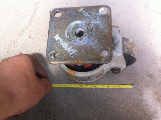 ล้อยี้ห้อ FOOT MASTER ขนาดเฉพาะตัวล้อ 3 นิ้ว ใส่เครื่อง โต๊ะ หรือชิ้นงานอื่นที่ต้องรับน้ำหนักมากๆ