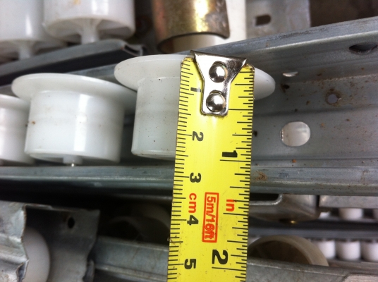 ชุดรางล้อเลื่อน นำไปทำชุดลำเลียงชิ้นงานได้เลย สภาพใหม่มีความยาวหลายแบบขายที่ 80 บาทต่อความยาว 1 ฟุต