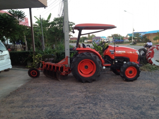 ขายคูโบต้ามือ 2 รุ่น L3608 4 WD 2 เพลาสีเดิมๆจากโรงงานพร้อมผานพรวน5 ตราช้างสภาพใหม่ ขายคูโบต้ามือ 2 รุ่น L3608 4 WD 2 เพลาสีเดิมๆจากโรงงานพร้อมผานพรวน5 ตราช้างสภาพใหม่