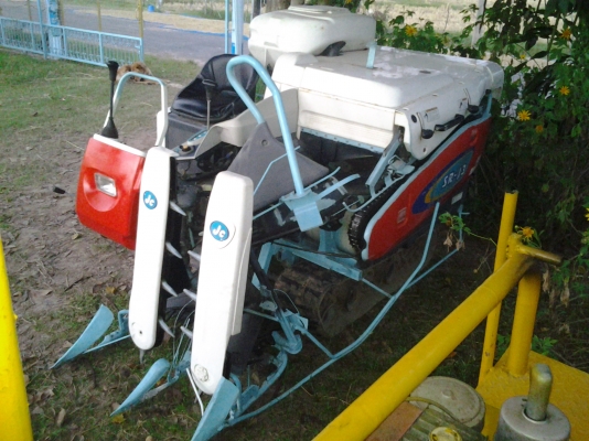 ขายรถเกี่ยวข้าวเล็กนั่งขับ sr j3