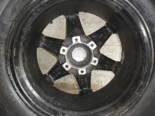 ล้อแม็ก 17นิ้ว 6รูพร้อมยาง สวยๆ 4 ล้อ ราคา 7300 บาท ล้อแม็ก 17นิ้ว 6รูพร้อมยาง สวยๆ 4 ล้อ ราคา 7300 บาท