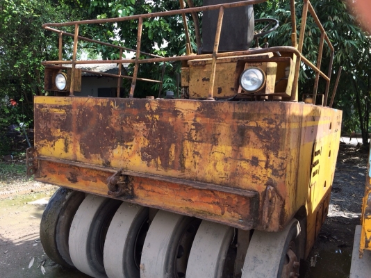 (ลงราคาผิด ขายแค่170000.)รถบดล้อยาง 11 ล้อKAWASAKI  KR-15 S/N0151 พร้อมใช้ เล่มทะเบียนพร้อม เครื่อง 145 แรง 6BB1....