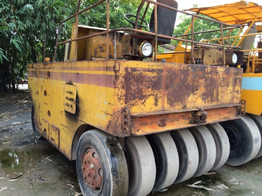 (ลงราคาผิด ขายแค่170000.)รถบดล้อยาง 11 ล้อKAWASAKI  KR-15 S/N0151 พร้อมใช้ เล่มทะเบียนพร้อม เครื่อง 145 แรง 6BB1....